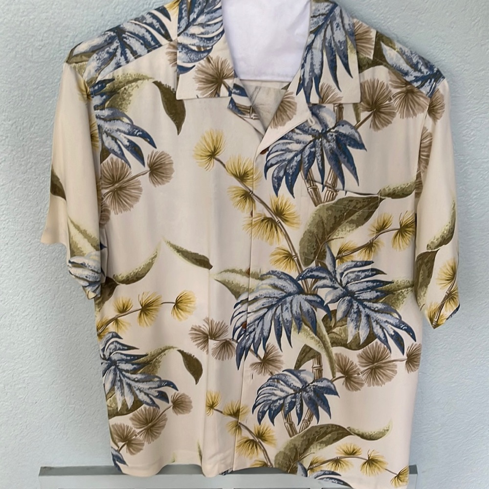 Tommy Bahama Floral Hawaiian Shirt! Size S/P